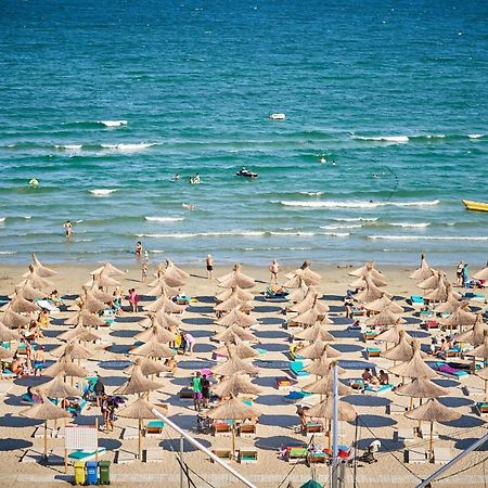 Moonlight Studio - Spa N Pools Beach Resort Mamaia Exteriör bild