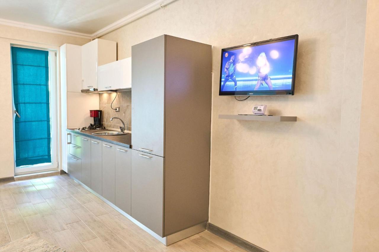 Moonlight Studio - Spa N Pools Beach Resort Mamaia Exteriör bild