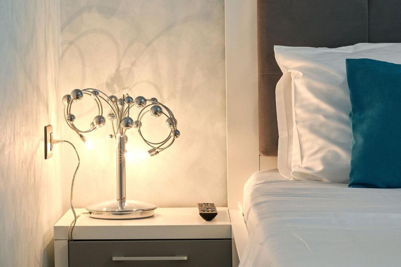 Moonlight Studio - Spa N Pools Beach Resort Mamaia Exteriör bild