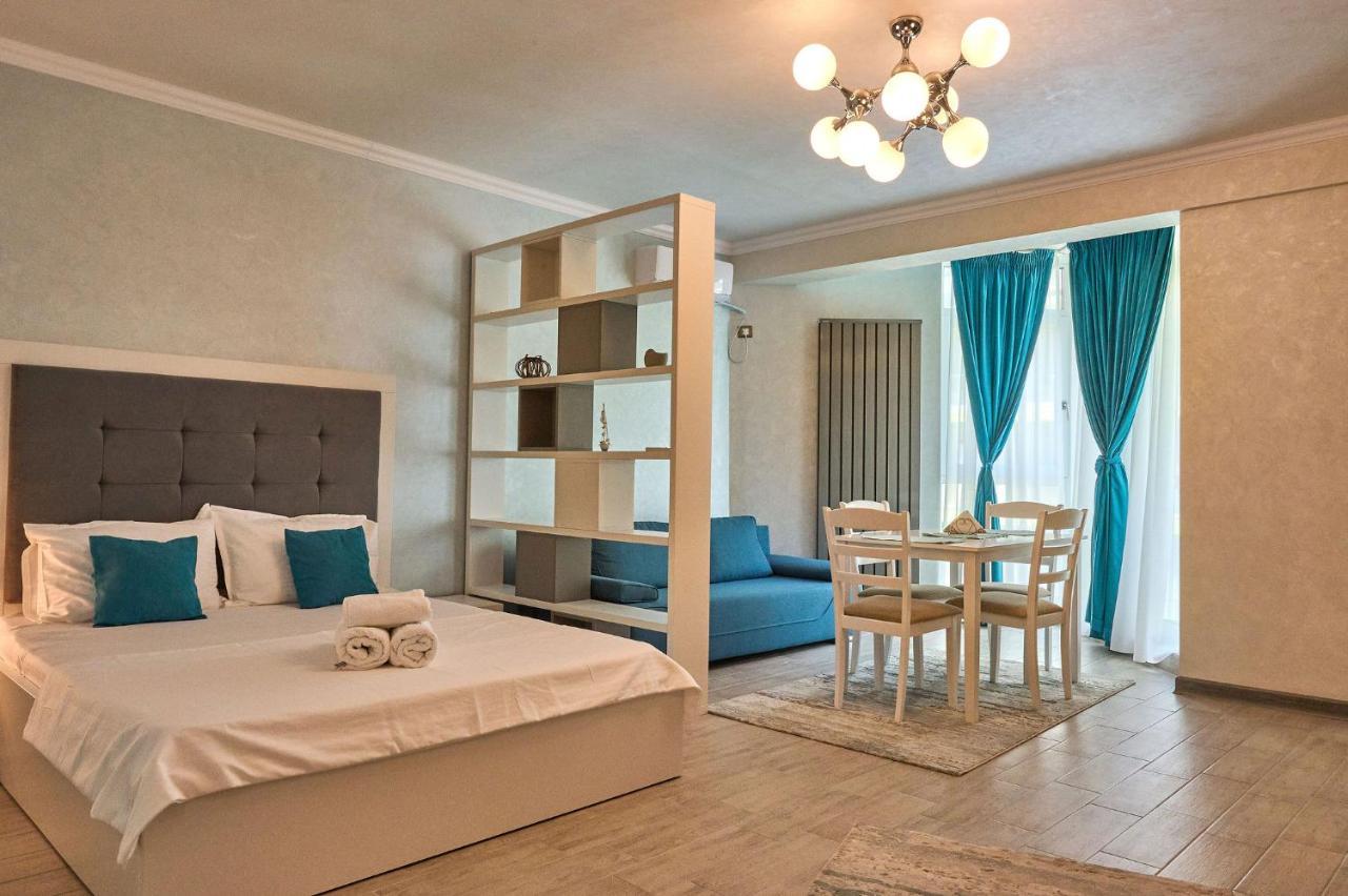 Moonlight Studio - Spa N Pools Beach Resort Mamaia Exteriör bild