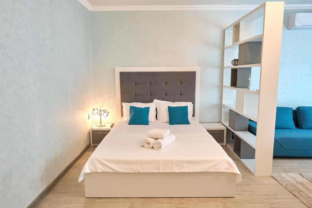 Moonlight Studio - Spa N Pools Beach Resort Mamaia Exteriör bild