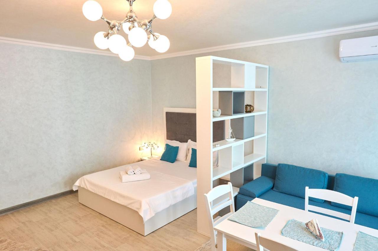 Moonlight Studio - Spa N Pools Beach Resort Mamaia Exteriör bild