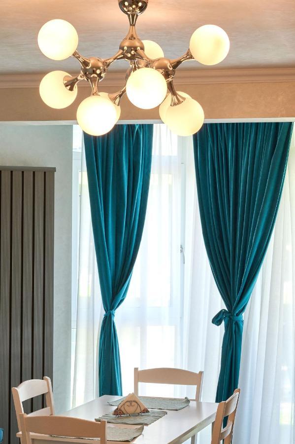 Moonlight Studio - Spa N Pools Beach Resort Mamaia Exteriör bild