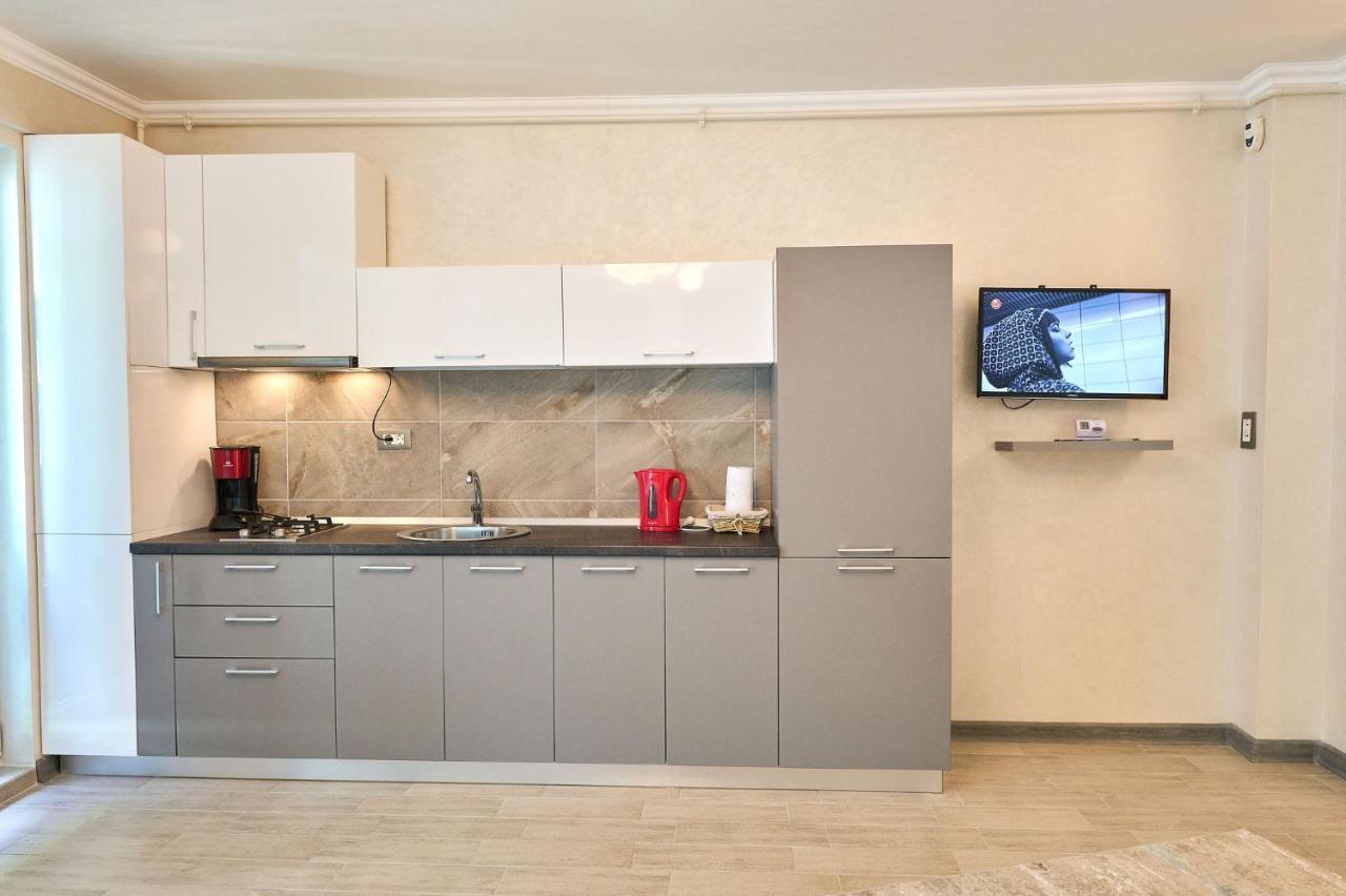 Moonlight Studio - Spa N Pools Beach Resort Mamaia Exteriör bild