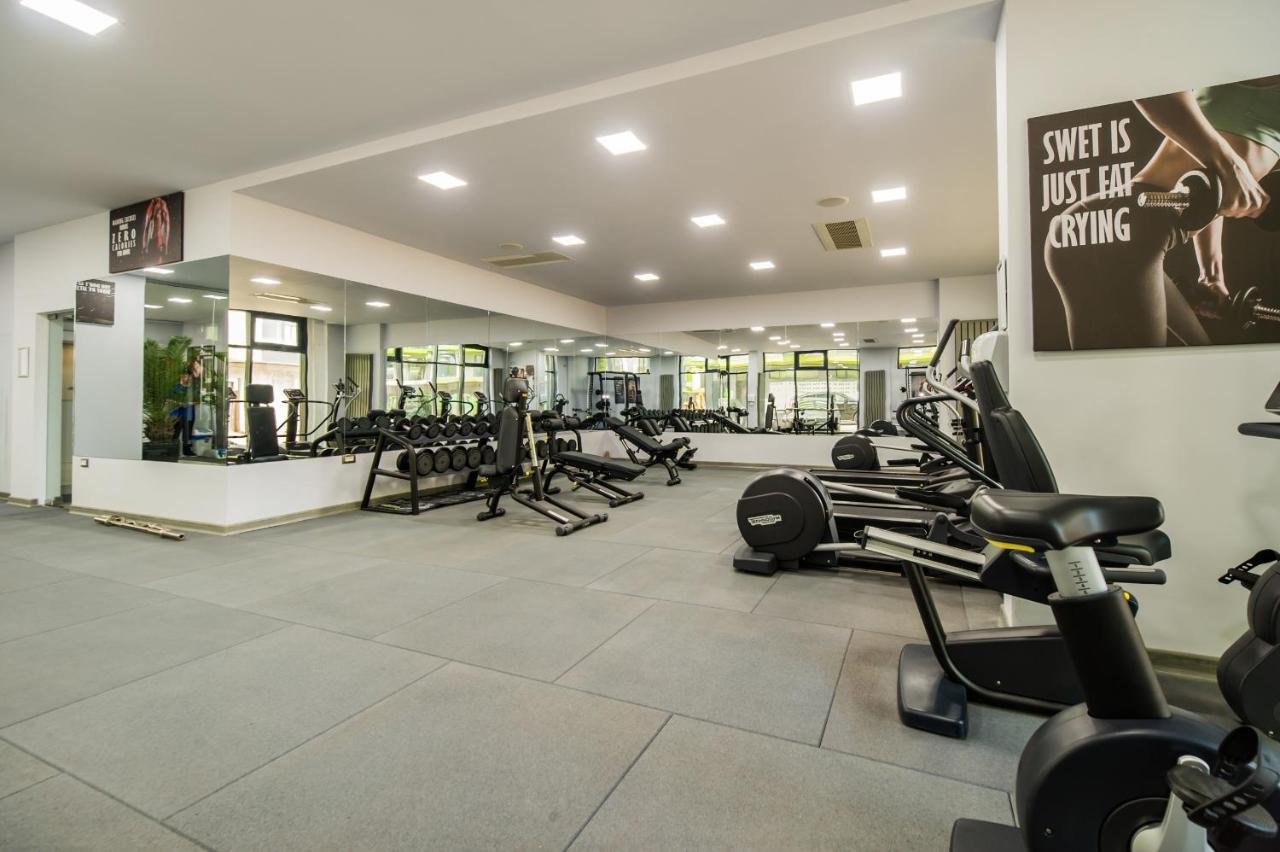 Moonlight Studio - Spa N Pools Beach Resort Mamaia Exteriör bild