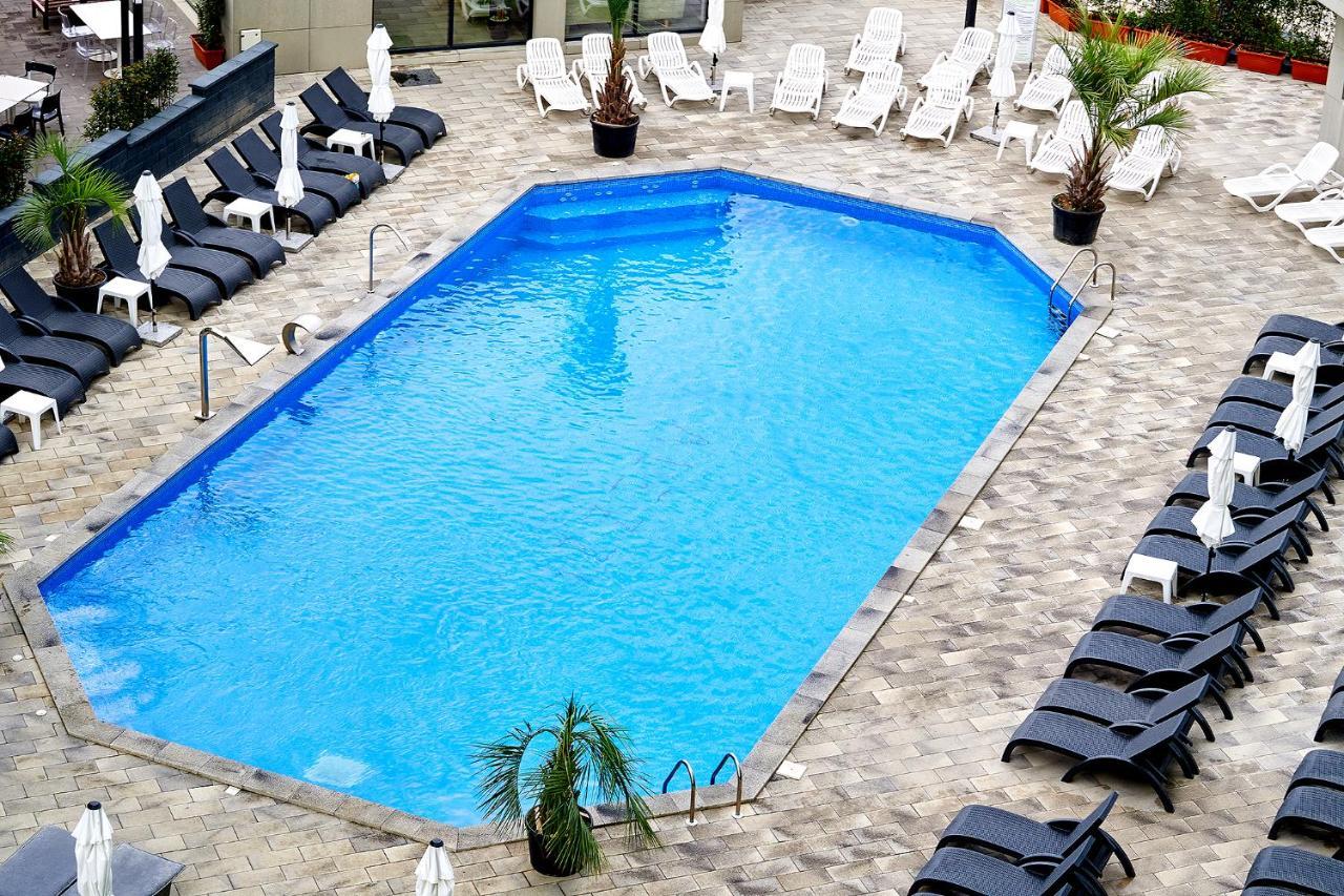 Moonlight Studio - Spa N Pools Beach Resort Mamaia Exteriör bild