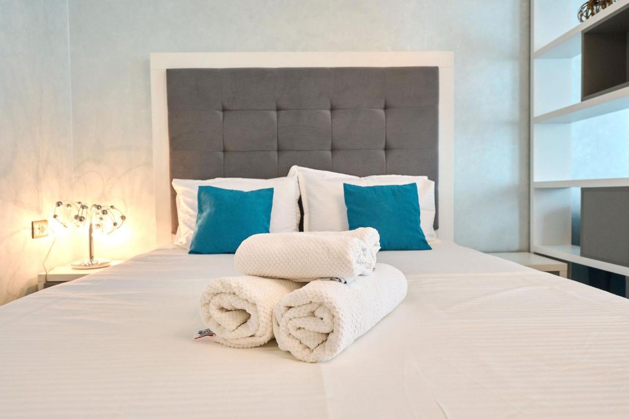 Moonlight Studio - Spa N Pools Beach Resort Mamaia Exteriör bild